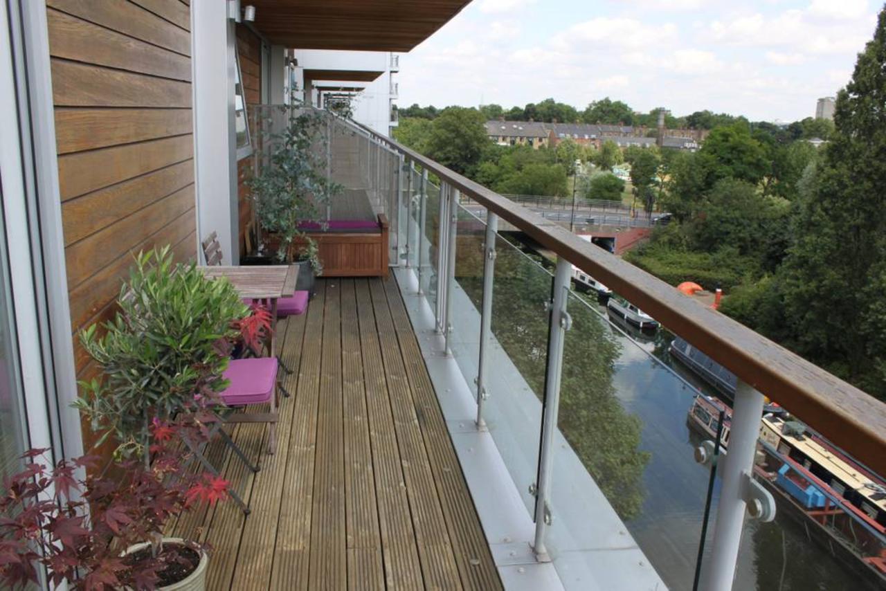 East London 2 Bed Flat With Balcony Apartment Exterior photo
